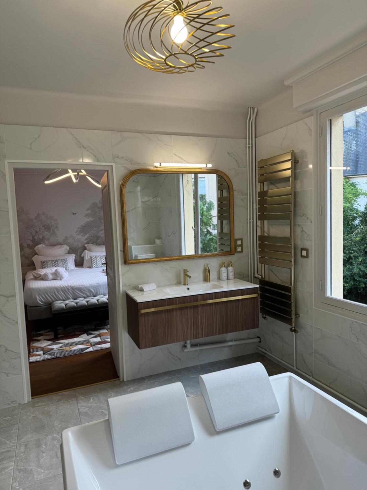 Erawan Boutique Hotel Évreux Eksteriør bilde