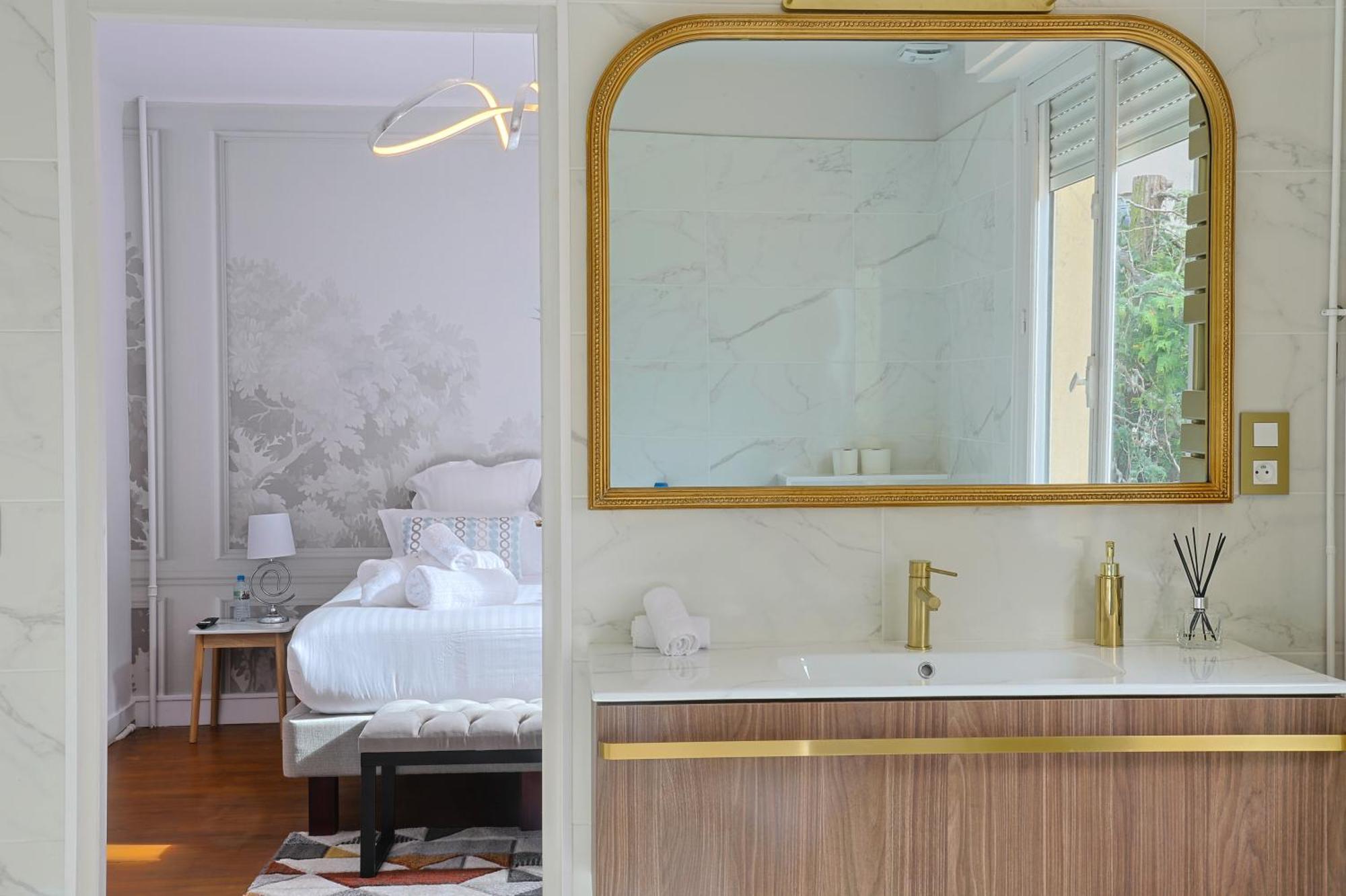 Erawan Boutique Hotel Évreux Eksteriør bilde