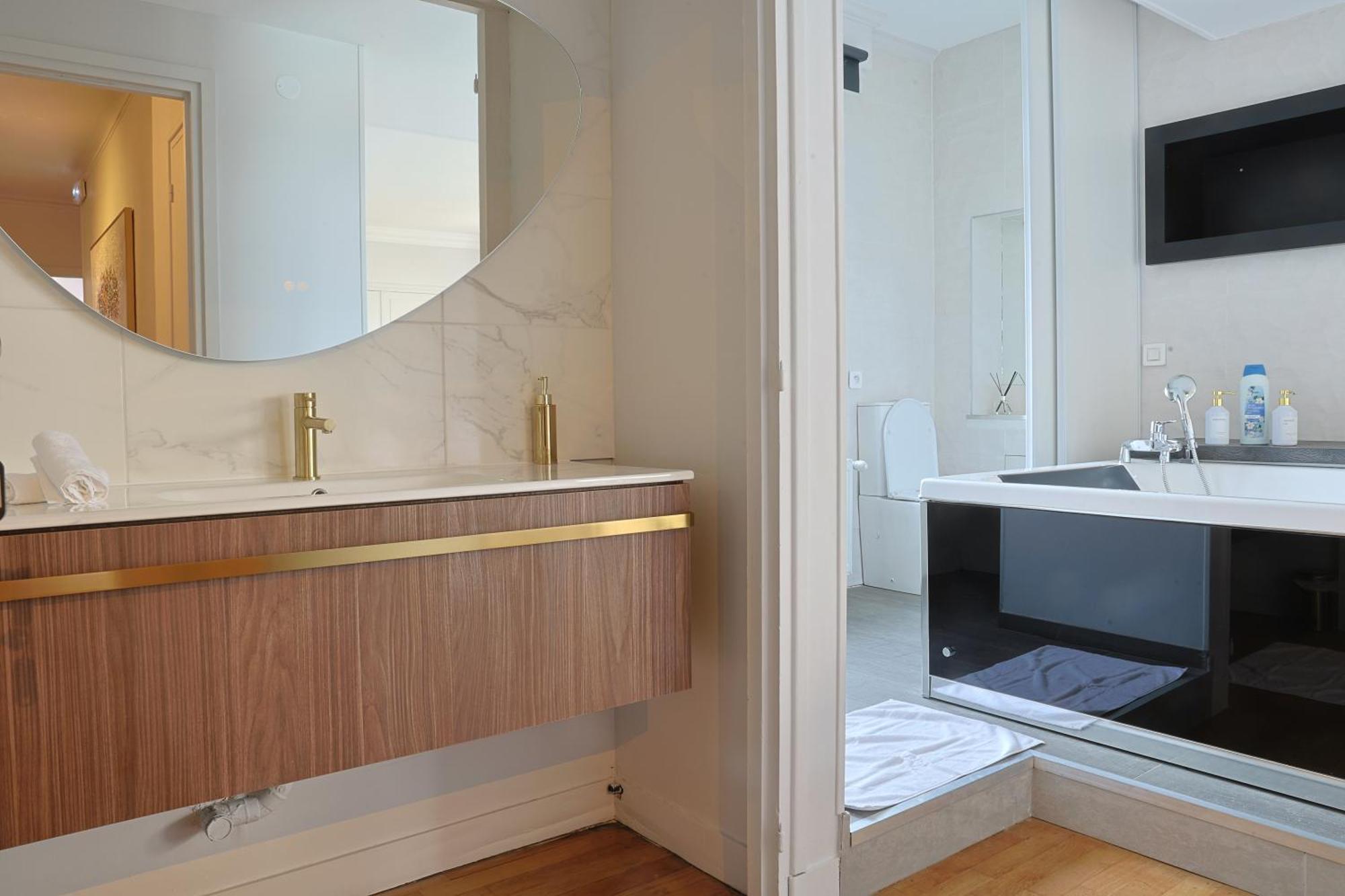 Erawan Boutique Hotel Évreux Eksteriør bilde